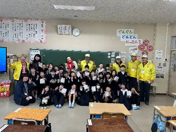2024年 天神山小学校の全校生徒と